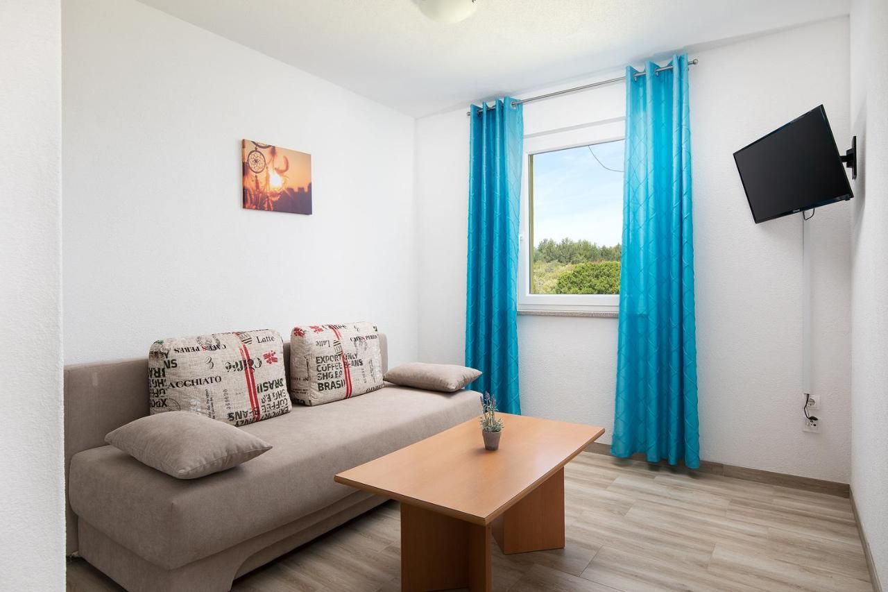 Apartmani Mirna Luka ポメル エクステリア 写真