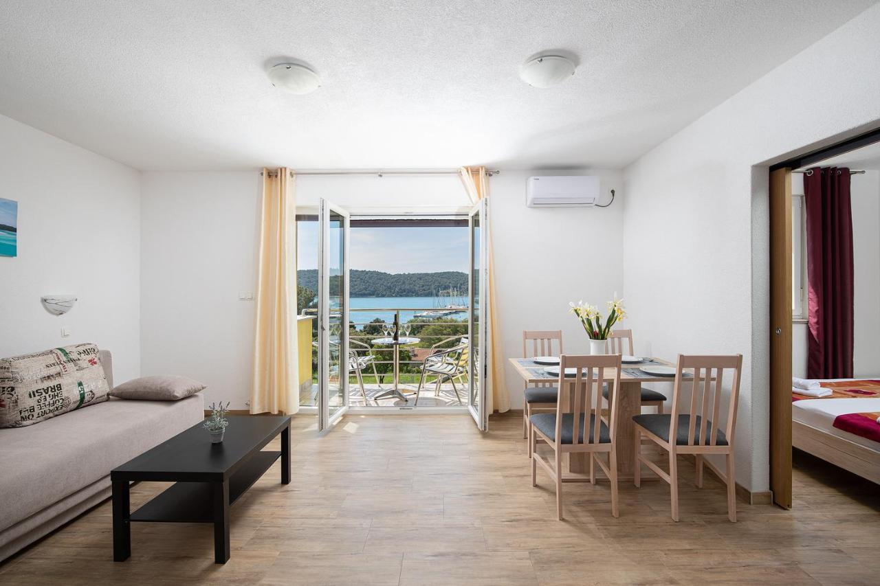 Apartmani Mirna Luka ポメル エクステリア 写真